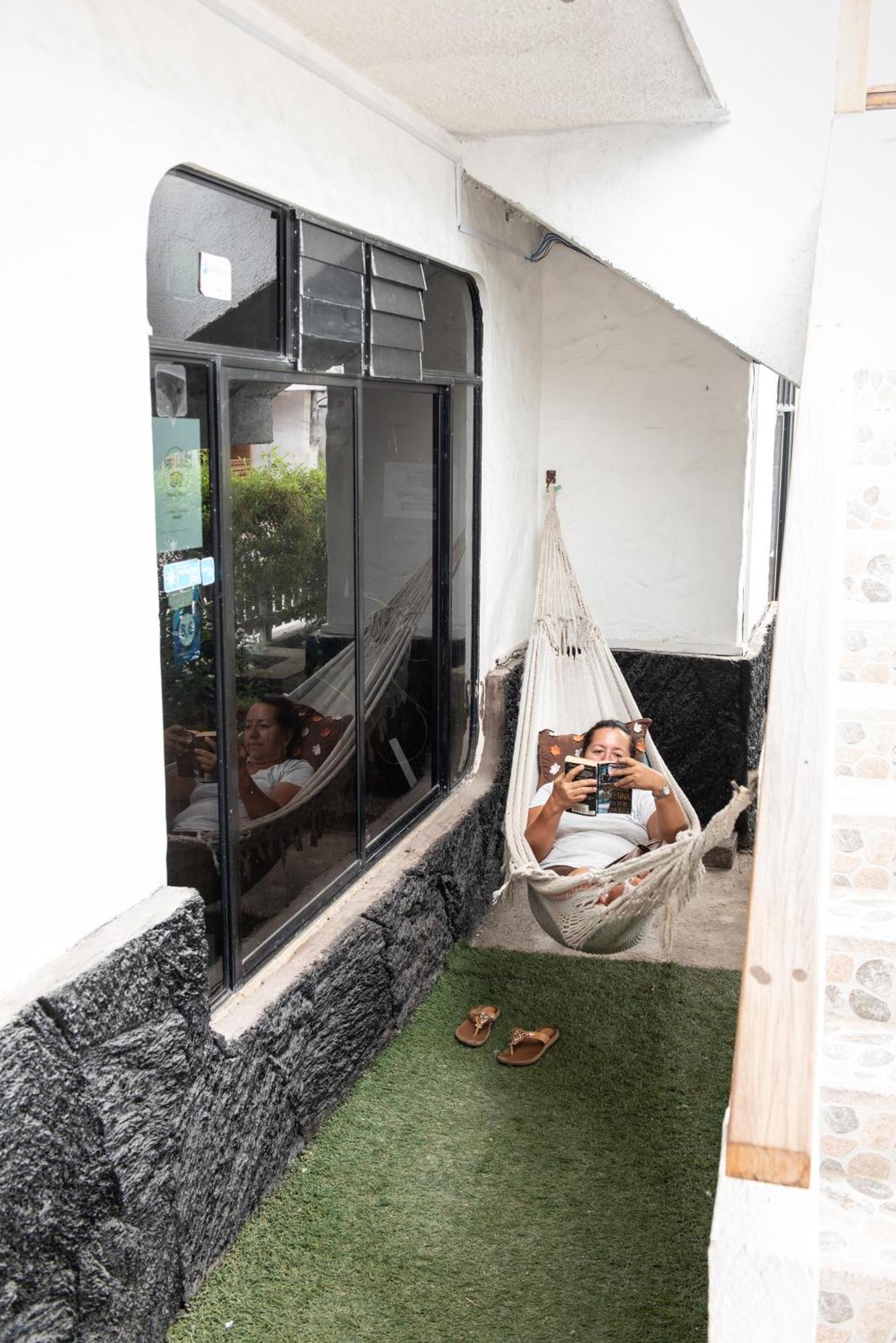 Hotel La Gran Tortuga - ᯤ Starlink Puerto Villamil Bagian luar foto