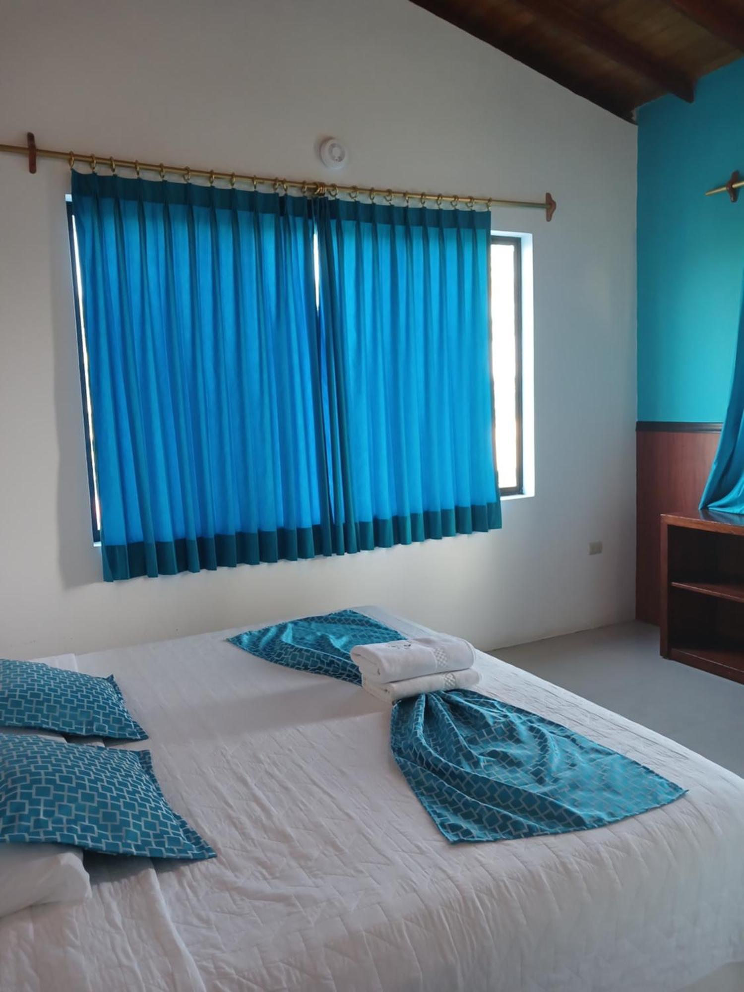 Hotel La Gran Tortuga - ᯤ Starlink Puerto Villamil Bagian luar foto