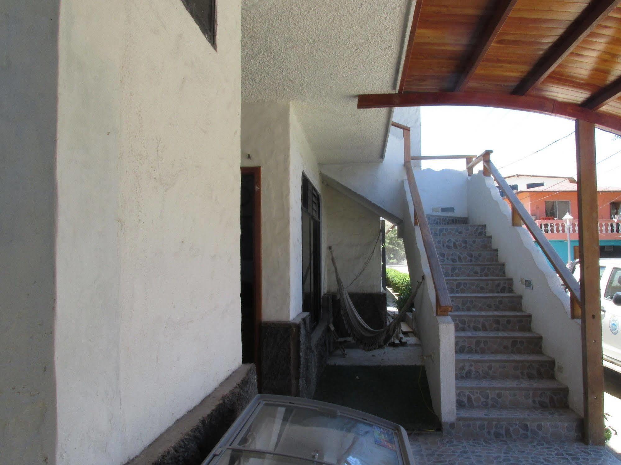 Hotel La Gran Tortuga - ᯤ Starlink Puerto Villamil Bagian luar foto