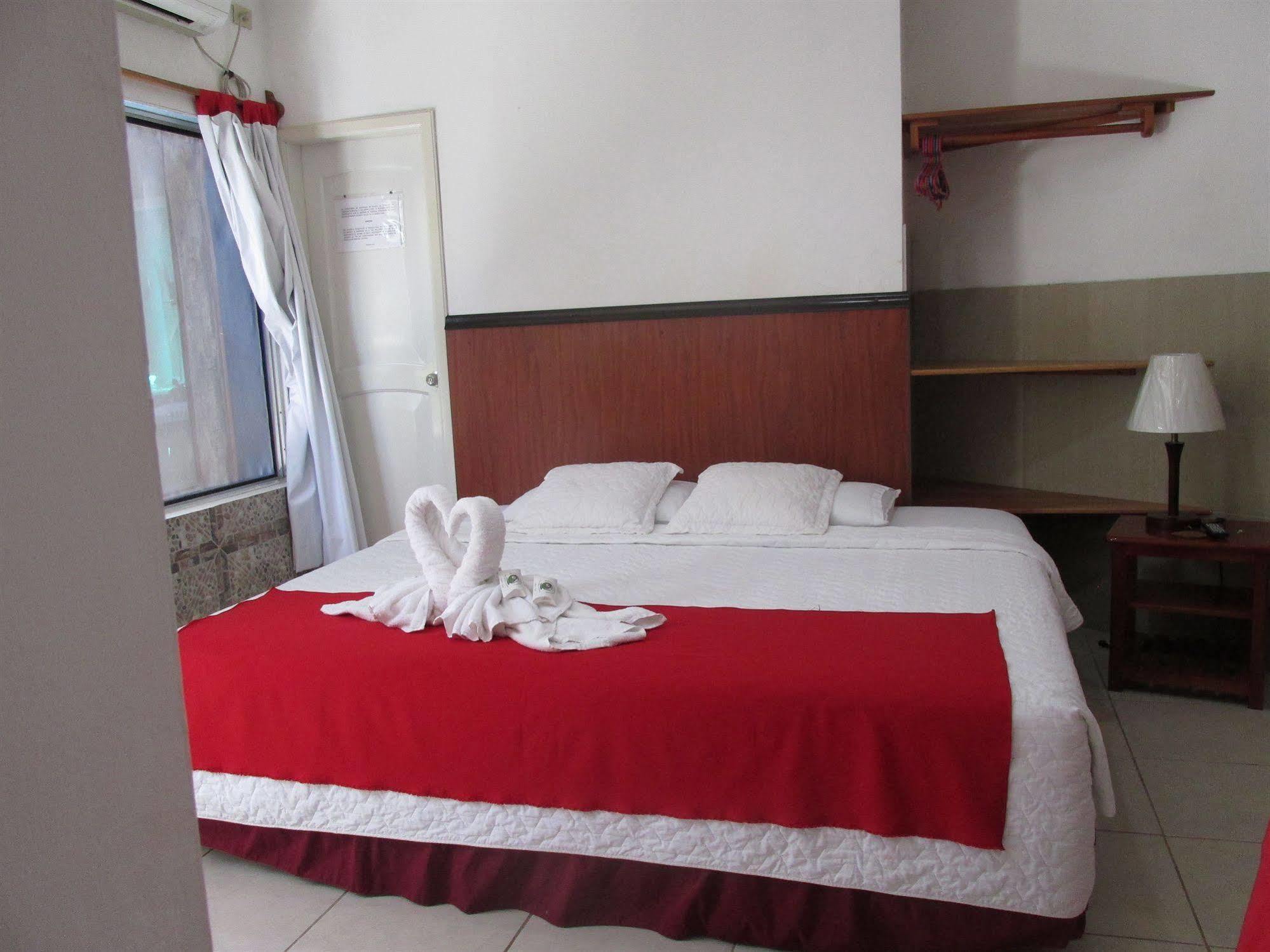 Hotel La Gran Tortuga - ᯤ Starlink Puerto Villamil Bagian luar foto