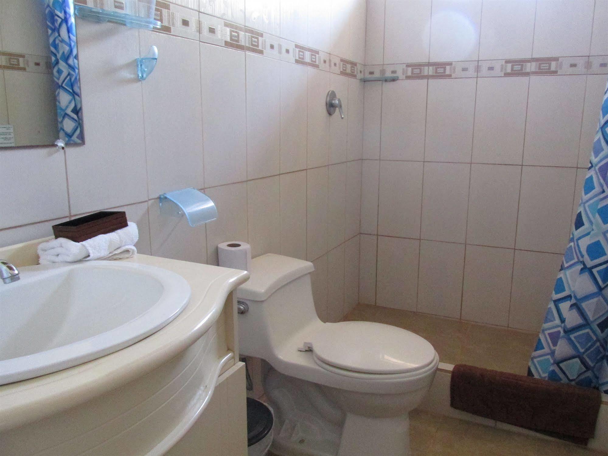 Hotel La Gran Tortuga - ᯤ Starlink Puerto Villamil Bagian luar foto