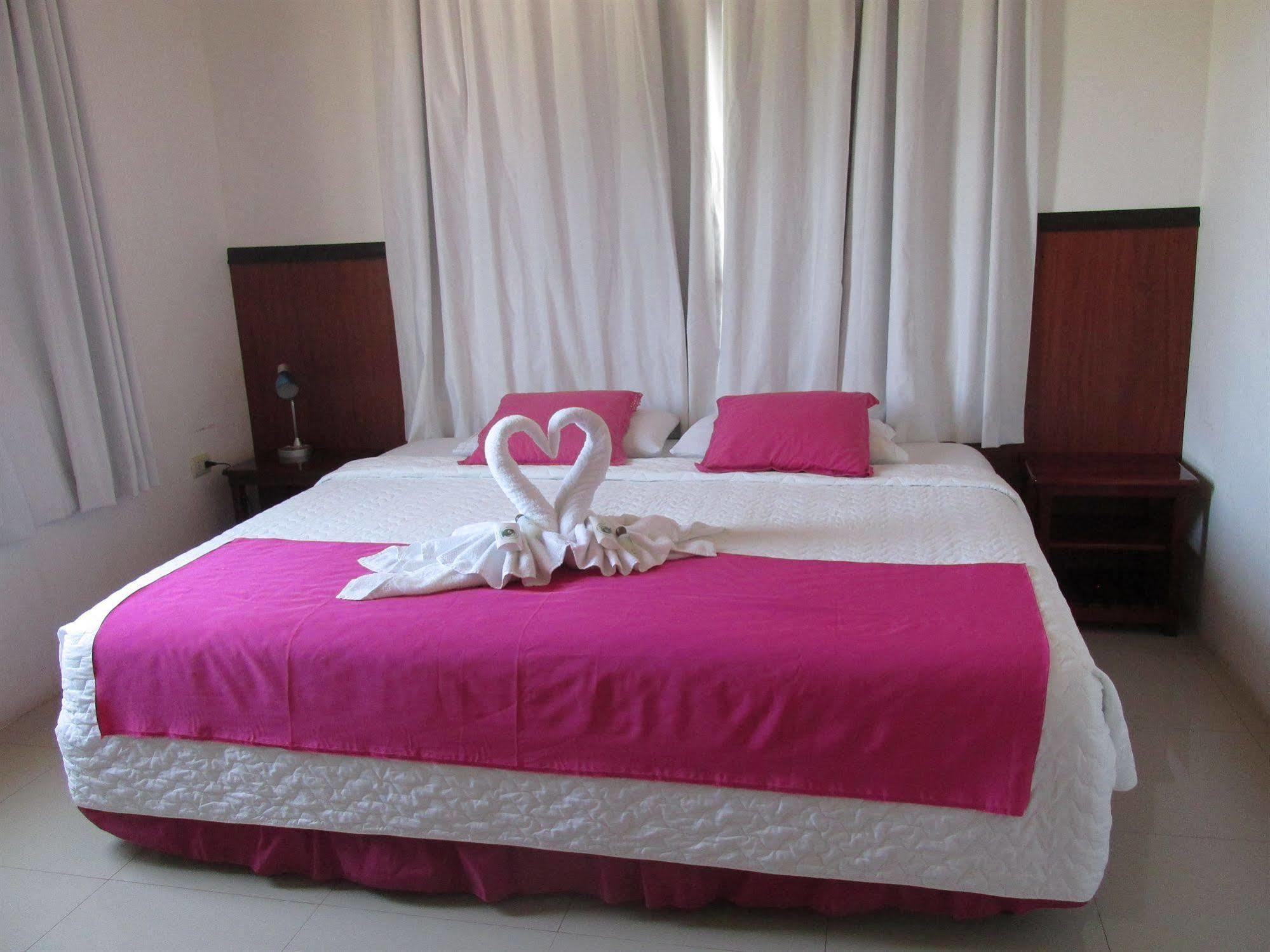 Hotel La Gran Tortuga - ᯤ Starlink Puerto Villamil Bagian luar foto