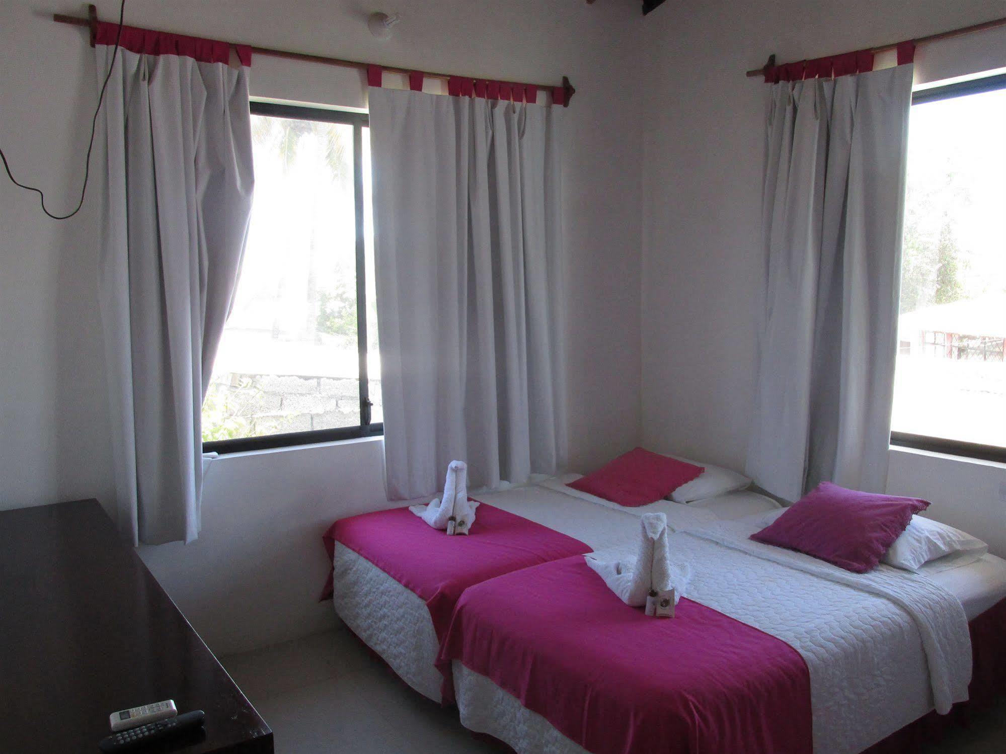 Hotel La Gran Tortuga - ᯤ Starlink Puerto Villamil Bagian luar foto